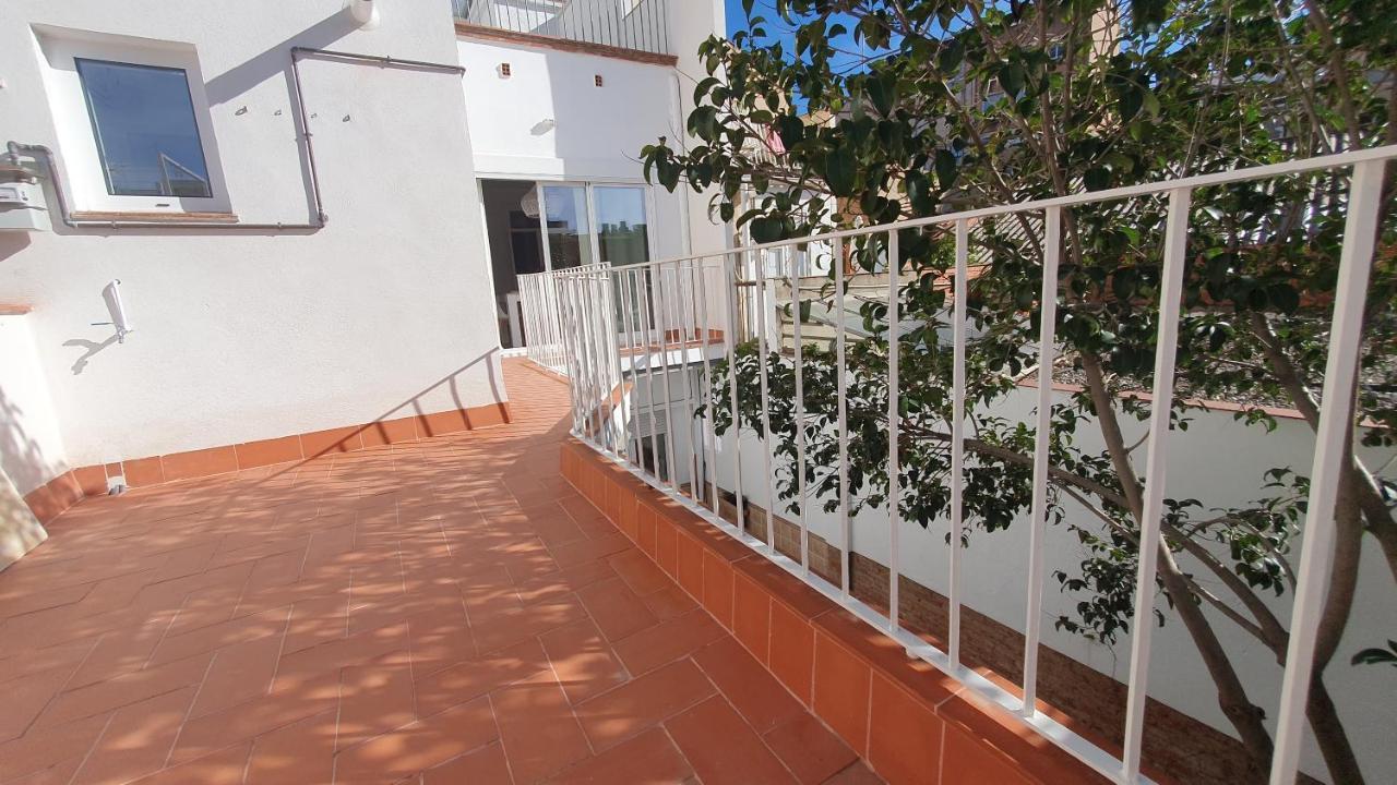 Apartamento Nuevo En Terrassa Centro Apartment Exterior photo